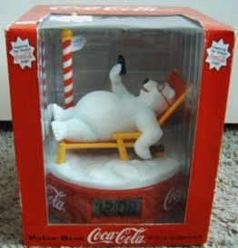 3109-1 € 15,00 coca cola alarmklok beer in stoel ( zonder doos).jpeg